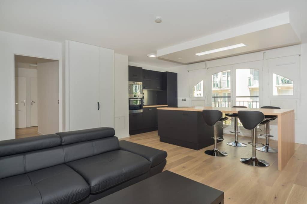Apartment Lovely Close To A Big Shopping Mall *